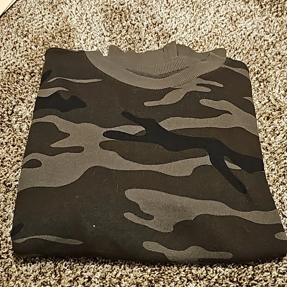 Sweatshirt bundle of very soft light weight sweatshirts - Picture 2 of 10